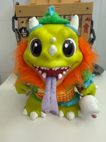 Monstro de Pelúcia Interativo - Brinquedo Divertido