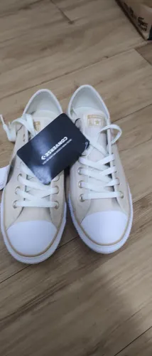 Tênis couro All Star Chuck bege _ tam 37<br>Motivo da venda, tenho outro igual.