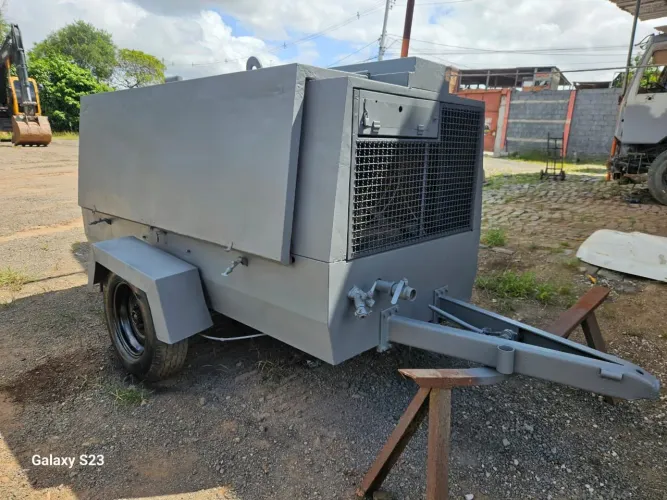 Compressor de ar a diesel 300 pcm marca Atlas copco