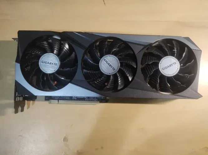 Gigabyte RTX 3070 Gaming OC 8G - Rev. 2.0 com dual-BIOS (OC/Silent).