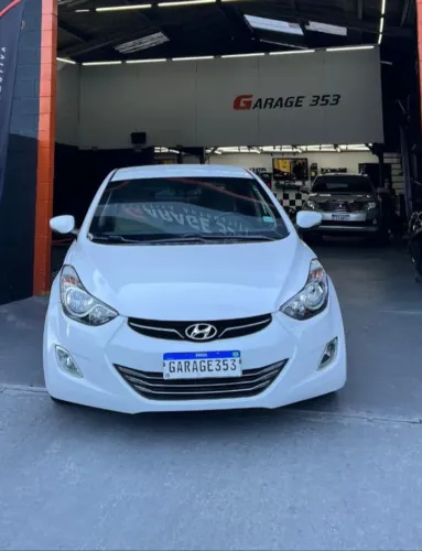 Hyundai Elantra GLS 1.8 16V Aut. 2013