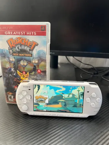 Jogo para PSP Ratchet & Clank: Size Matters