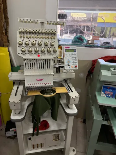 Máquina de bordado SWF 12 agulhas