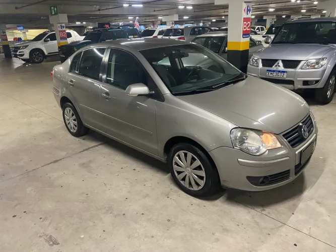 Volkswagen Polo Sedan I Motion 1.6 Total Flex 4P 2012