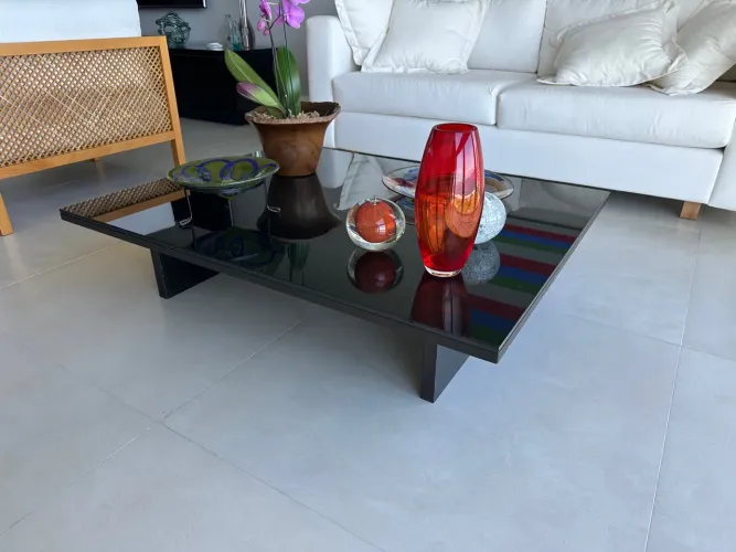 Mesa de Centro Moderna em  madeira e vidro Preto