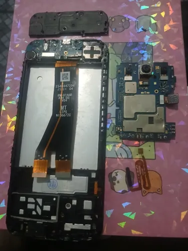 Tela touch a14 5g com aro e Câmeras e botoes e bateria e tudo que tiver nele vai junto.