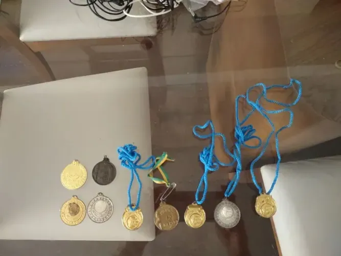 Kit de medalhas deportivas diversas (9 unidades)