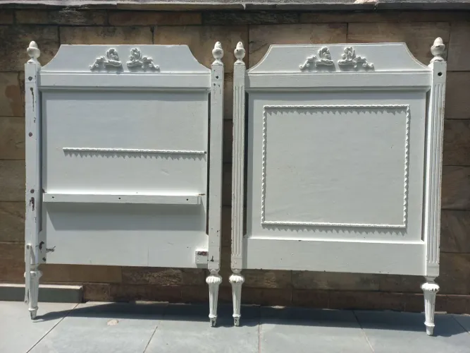 2 peças de cama  madeira antiga infantil 1 cabeceira 1 peseira  