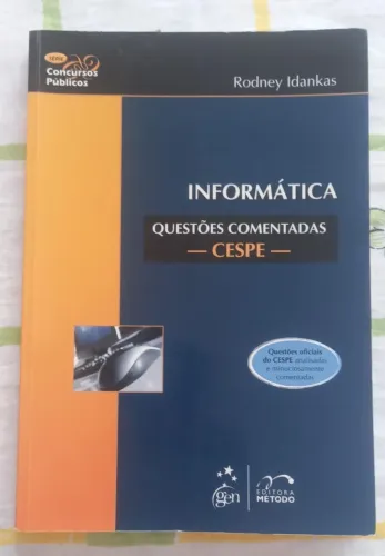 Livro seminovo.