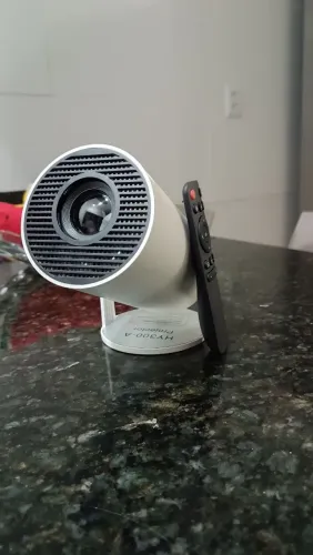 Projetor Portátil HY300-A com Controle Remoto