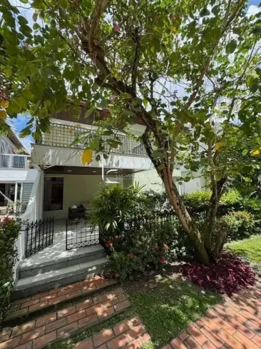 Casa em Condomínio à Venda no Bairro Poço da Panela com 280 m²