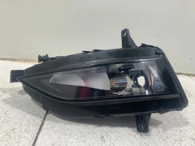 Farol de milha lado esquerdo Jetta 2018/2021