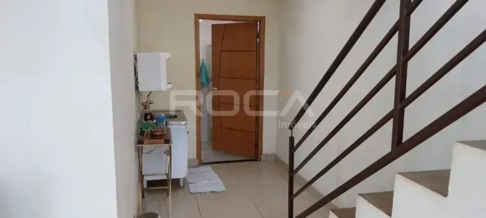 Casa à venda na Vila Virgínia, Ribeirão Preto: ótima localização e espaços amplos!
