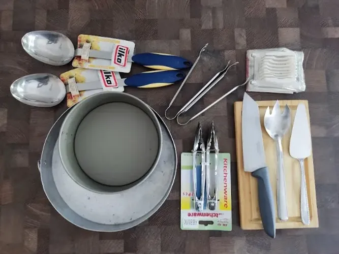 Kit 13 Peças Utilidades Domestica Colheres Pegadores Faca Cortador Ovos Forma Redonda  etc