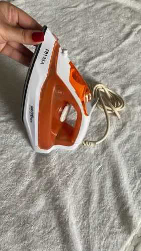 Ferro de passar à vapor Britânia 220V