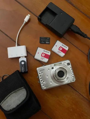 Sony Cyber-shot COMPLETA + Cartão + 2 Baterias - DSC-W100