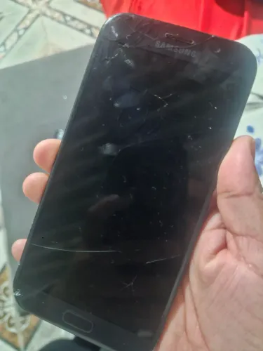 Samsung A7 (2017)