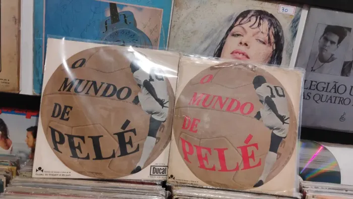 2 LP do Pelé o mundo de Pelé duas edições diferentes