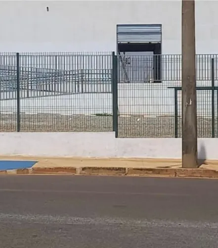 Aluga-se Loja Ampla Samambaia - DF - Ao Lado da Drogasil e Frente Burger King.