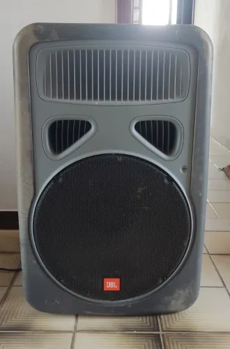 Subwoofer Profissional JBL, Ativo