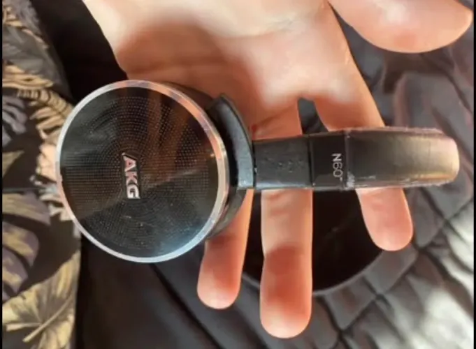 Fone de ouvido AKG N60 nc
