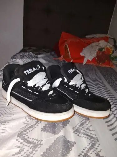 Tênis tesla seminovo