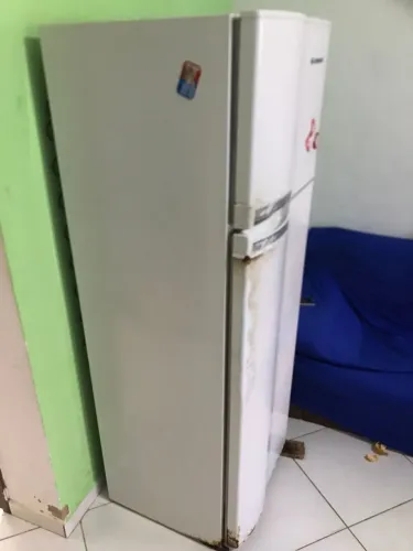 TROCO OU VENDO DUAS GELADEIRAS