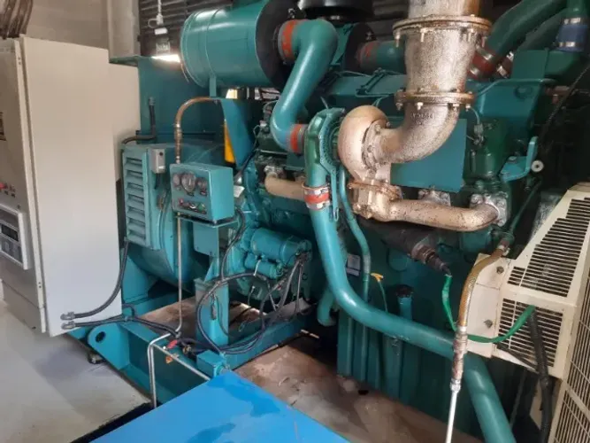 Gerador de energia a diesel Leon Heimer 750 kVa c/ motor Perkins - 200 Hrs