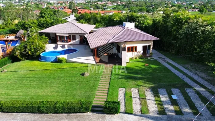 Casa de alto padrão em Condomínio fechado com 06 quartos à venda em Gravatá/PE!