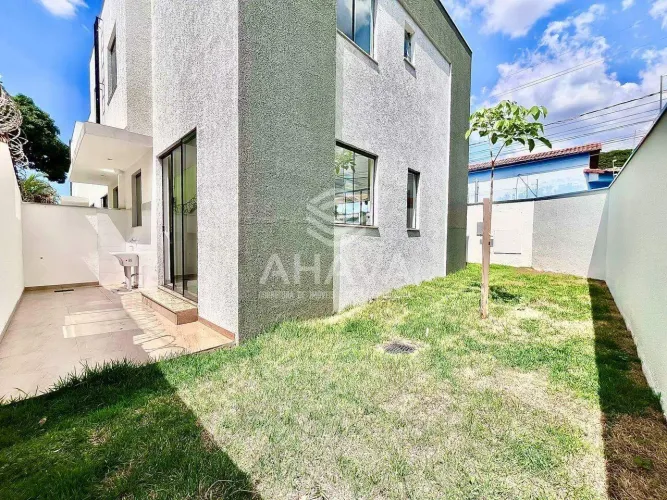 Casa com 3 Quartos à Venda, 156m², Candelária, próximo à Rua Érico Verissimo