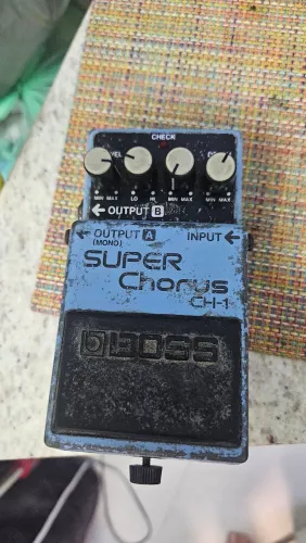 Pedal Super Chorus Boss usado