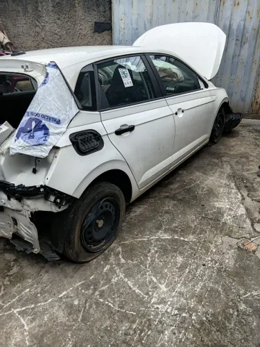 Porta traseira do polo track 