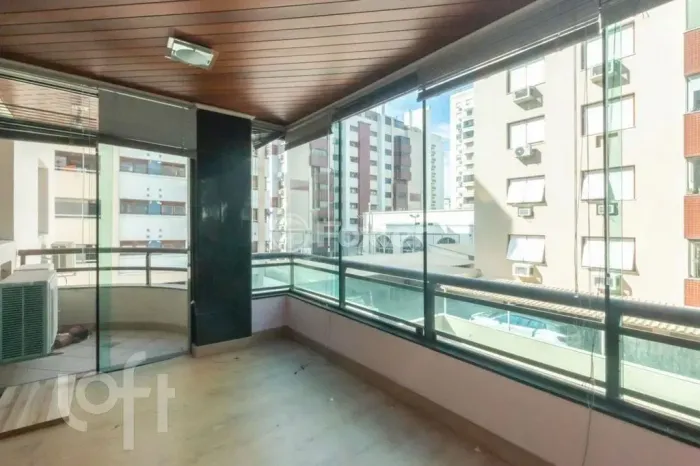 Foxter Cia Imobiliária vende apartamento com 110m², 3 quartos, sendo 1 suíte e 2 vagas de 