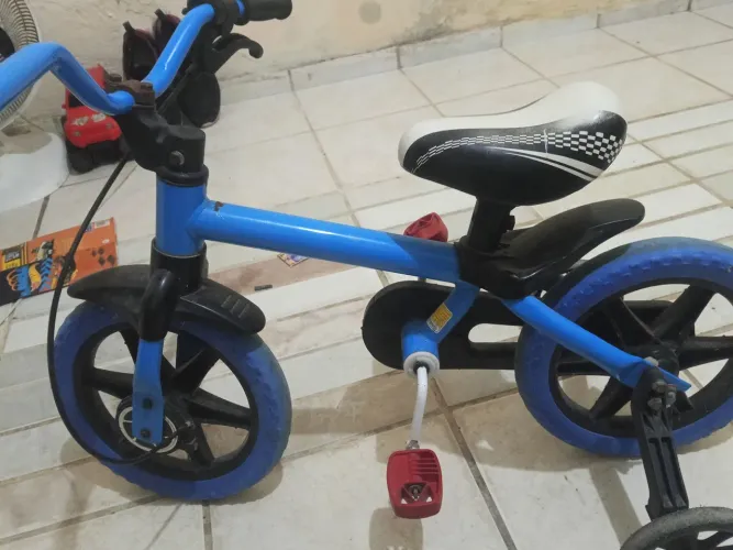 Bicicleta infantil com rodinhas