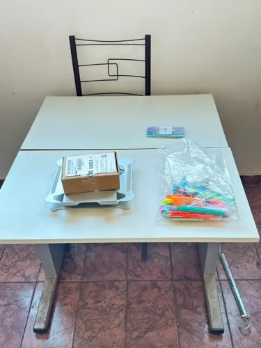 Mesa de Escritório ou Desenho com Estrutura Metálica