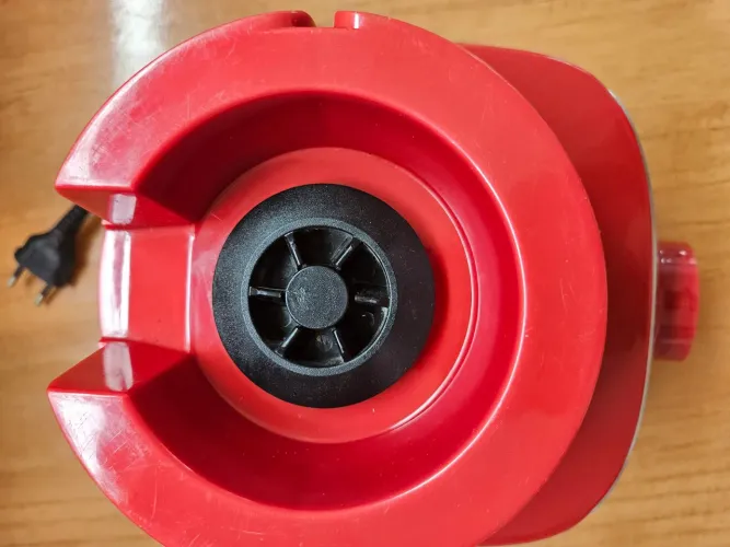 Motor do liquidificador Mondial Turbo Inox 1100 w Funcionando, está sem o copo