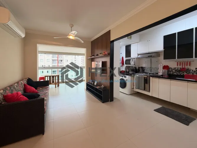 Apartamento reformado com varanda gourmet vista mar parcial e lazer a 100m da praia nas Pi