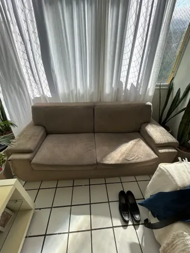 Sofá três lugares