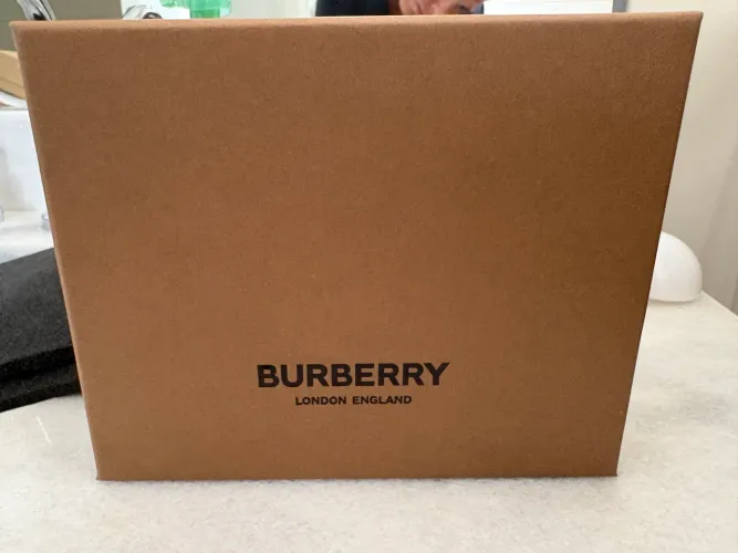 Caixa Burberry marrom 32x25cm
