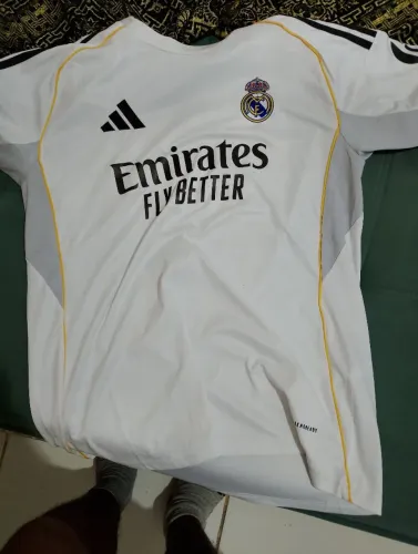 Camisa real Madrid primeira linha, 1 mês de uso 