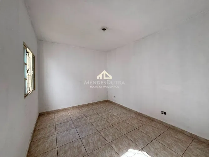 Casa à venda no bairro Jardim Elite com 96 m², 2 quartos, garagem e quintal localizado em 