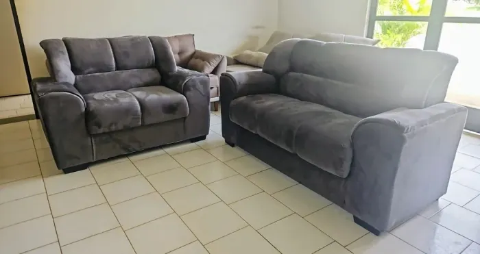 SOFÁ DE 2 e 3 LUGARES NOVOS 