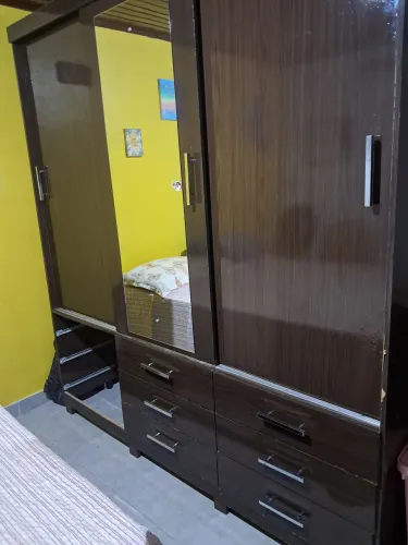Vendo guarda roupa 3 portas