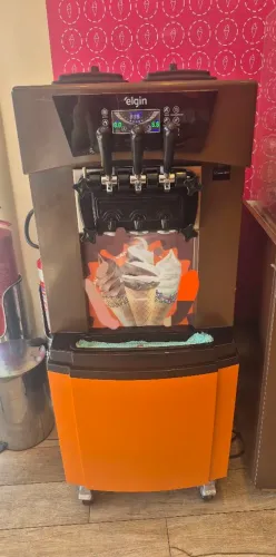 Vendo maquina sorvete italiano pouco usada. R$ 16.000,00