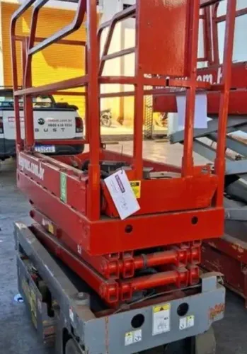 Plataforma elevatória tesoura 