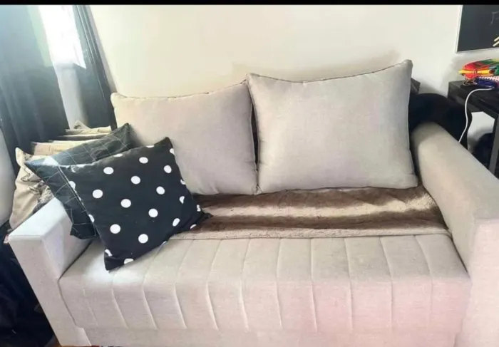 Vendo um lindo sofá de linho 180metros