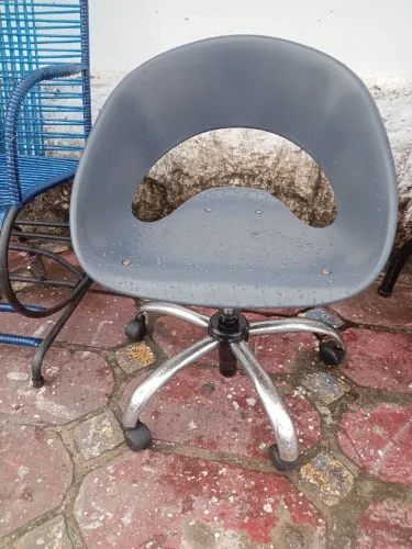 VENDO UMA CADEIRA BOA