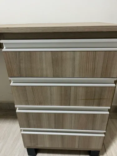 ESCRIVANIA/MESA BEM CONSERVADA COM GAVETAS PERFEITAMENTE PARCELO NO CARTÃO