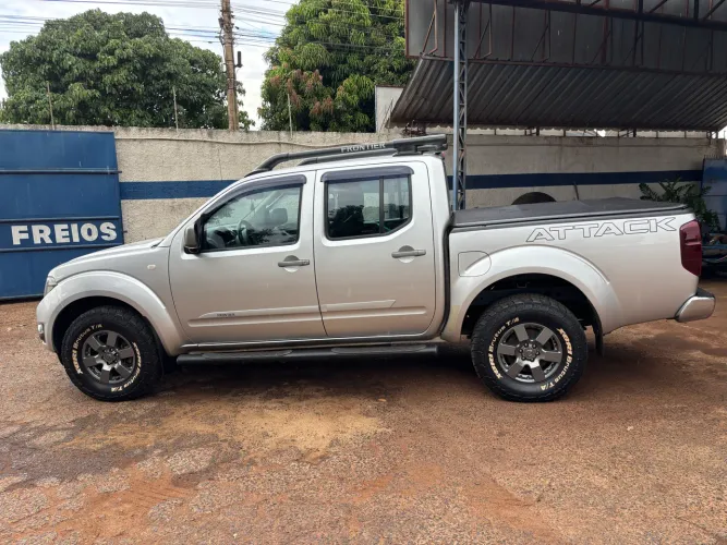 Nissan Frontier SV AT. CD 4X4 2.5 TB Dies. Aut. 2016