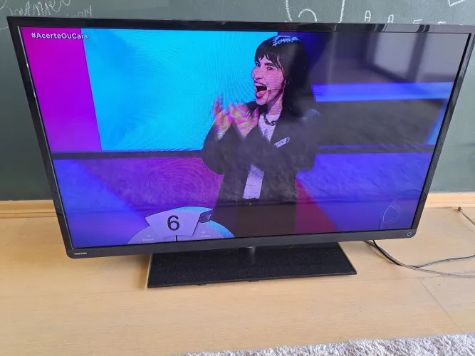 TV 40 polegadas Led Toshiba mod L2400